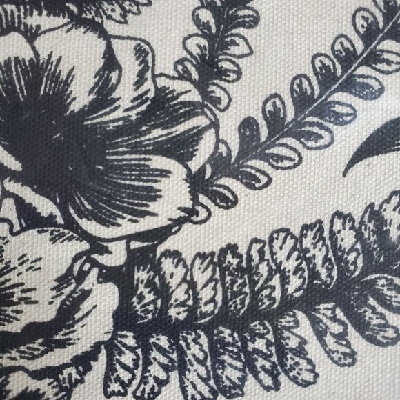 NWT Crabtree Table Runner Black & White 100% Cotton Toile 72x12" French Floral - Picture 7 of 7